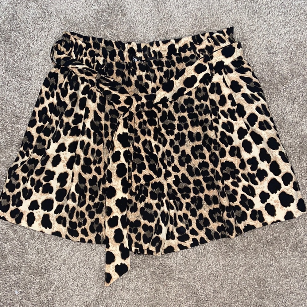 Zara leopard shorts w belt- tags on